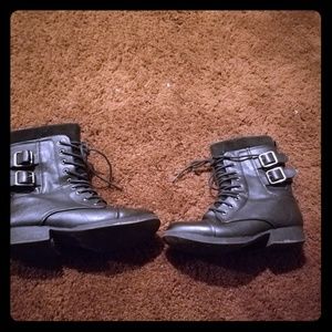Combat boots